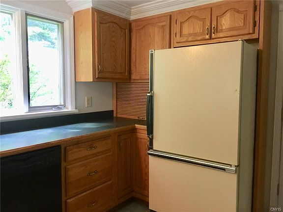 5th image of 706 Maple Dr