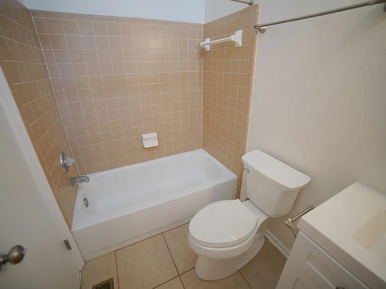 1240 High Rd — Photo 15