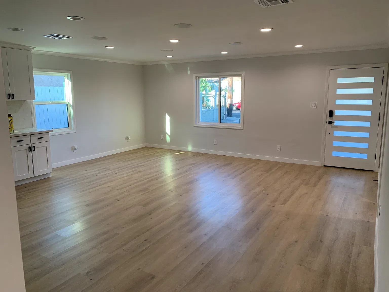 4 bed, 1335 sqft, $4,050 — Photo 3
