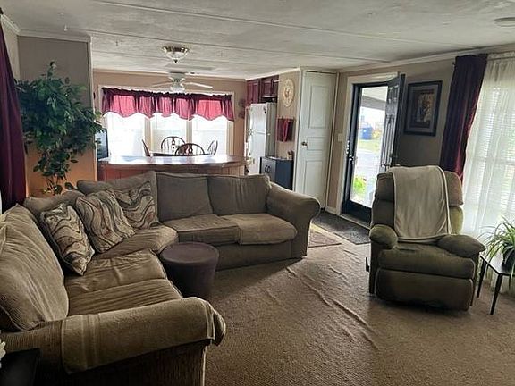 2nd image of 128 Hickory Cir