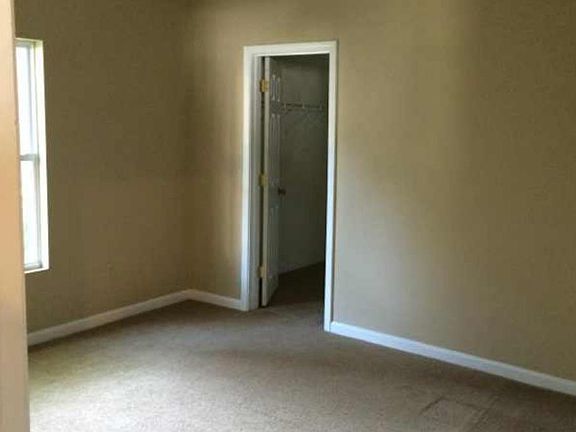 4th image of 420 Russell Ave