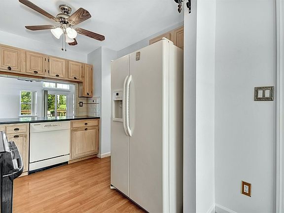 5th image of 40 Fairlawn Dr #40