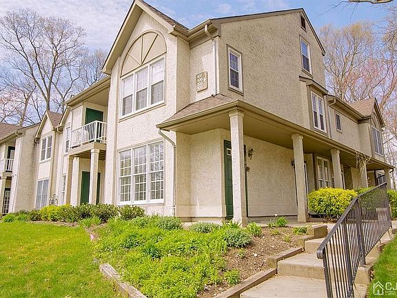 3rd image of 102 Commons Dr