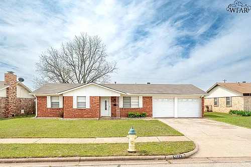 4024 Hooper Dr Photo 1