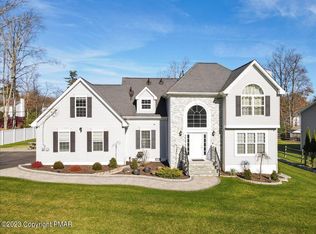 2272 White Oak Dr, East Stroudsburg, PA 18301