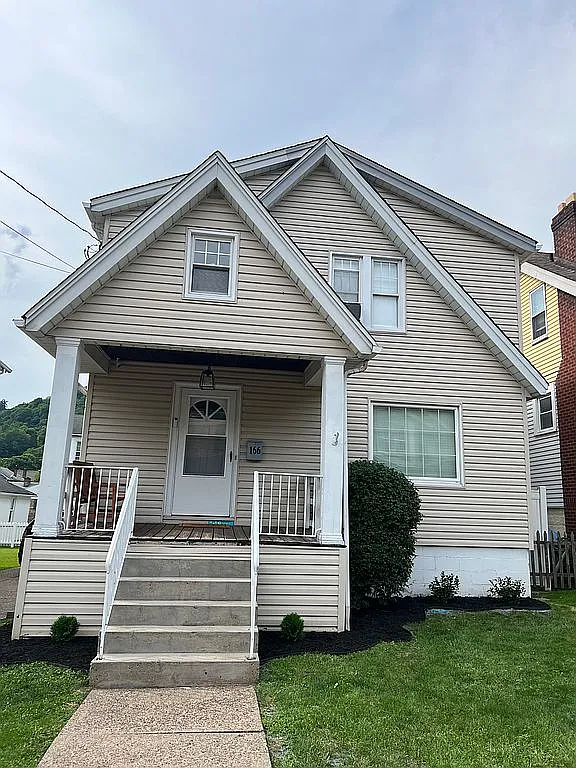 166 Miller St photo 1