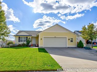 855 Green Meadows Dr, Middleville, MI 49333