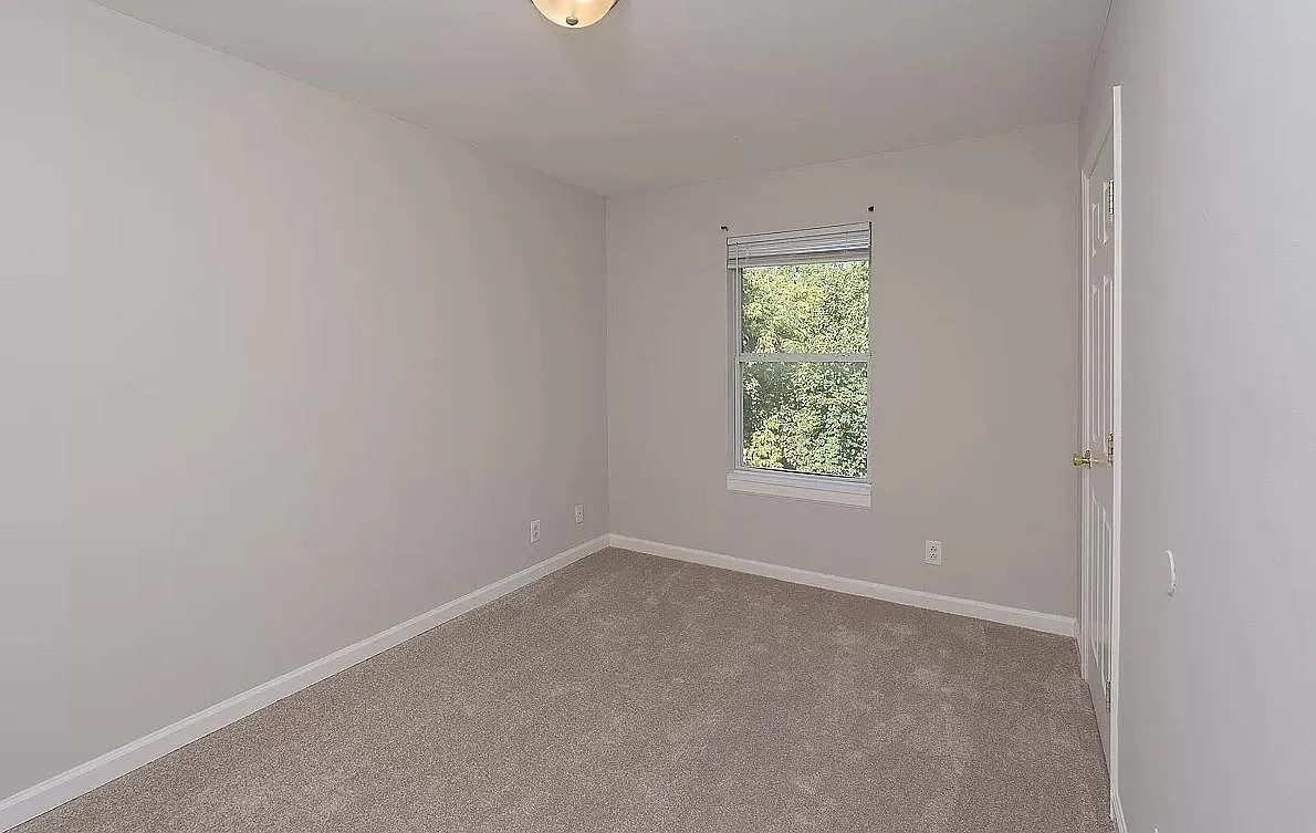 3 bed, 2.5 bath, 1500 sqft, $2,200 — Photo 3