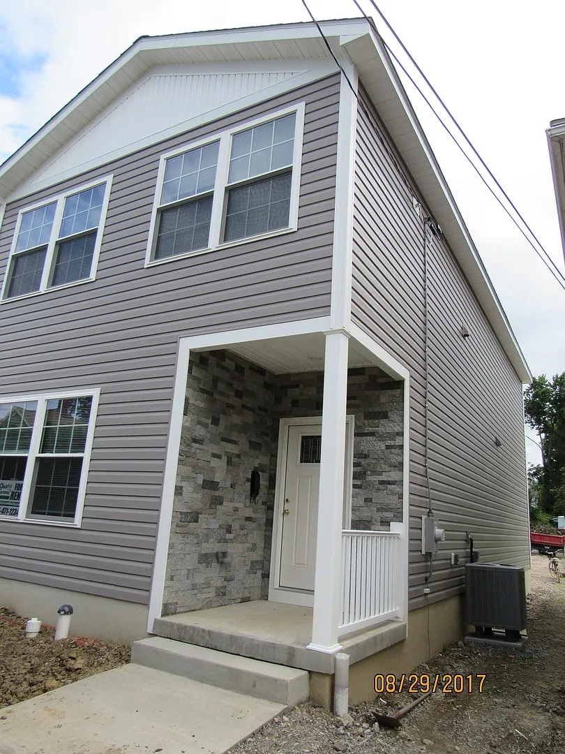 1132 School St — Photo 2