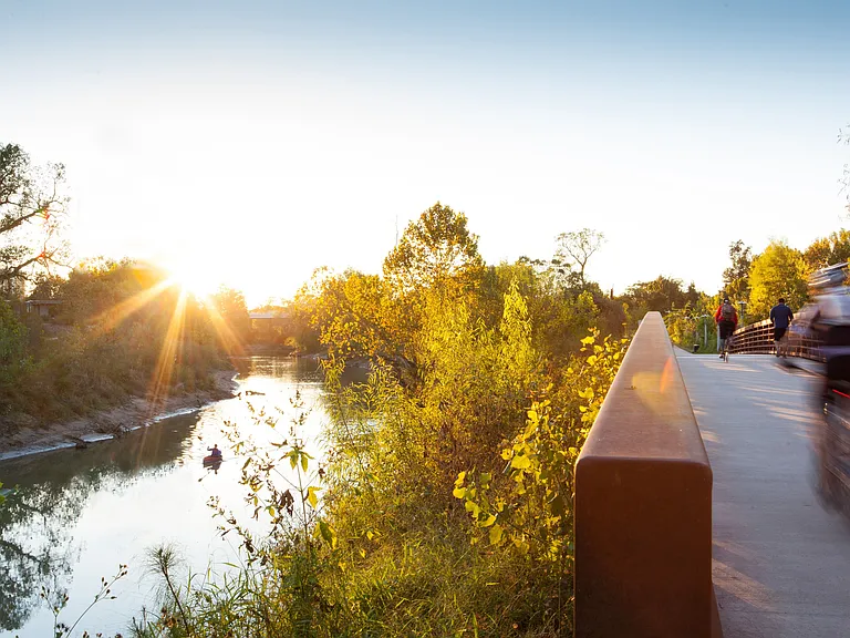 Surround yourself with the award winning Buffalo Bayou Park. We are steps from miles of trails that connect to Memorial Park and Spotts Park.