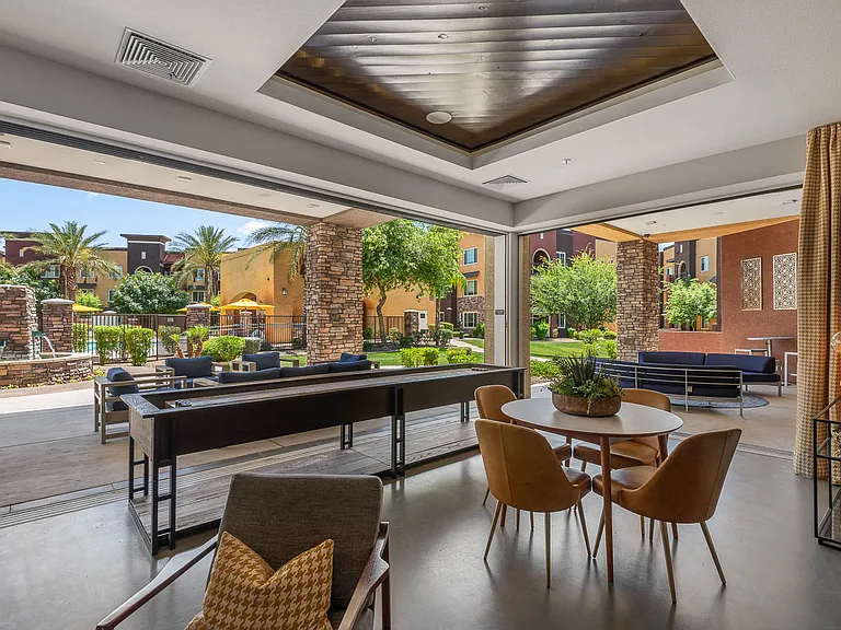Summerly at Zanjero — Photo 1