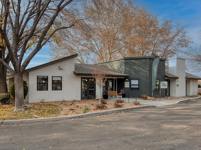 Leasing Office Exterior