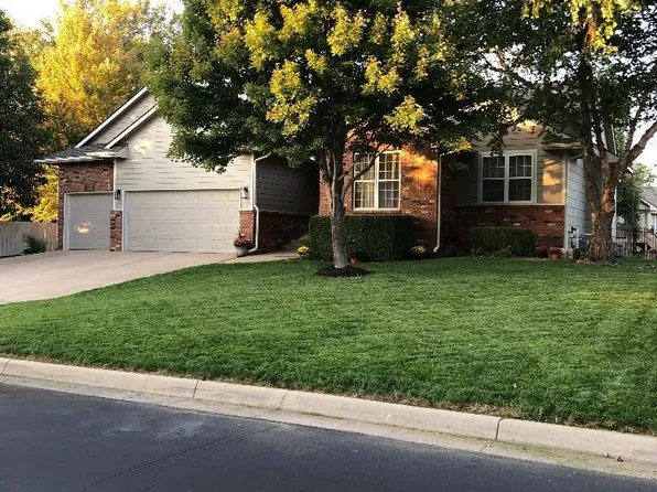 257 S Lakeside Dr, Andover, KS 67002