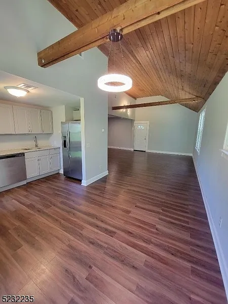 3 bed, 2.0 bath, 2000 sqft, $3,300 — Photo 3