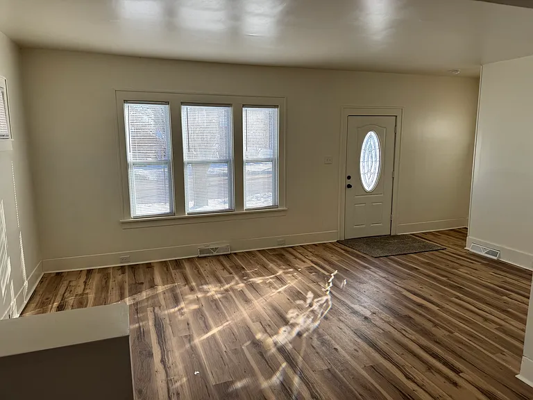 1419 10th Ave — Photo 11