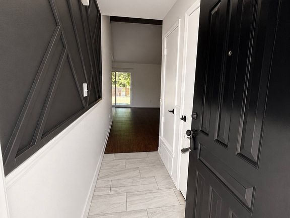2nd image of 1105 Mapleview Dr