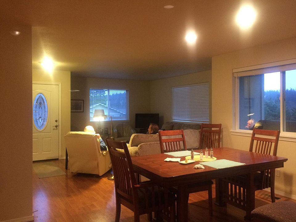 front living/dining room