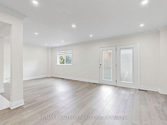 4th image of 72 Halfmoon Sq