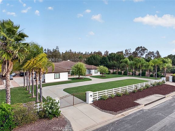 2nd image of 32905 Avenida Lestonnac
