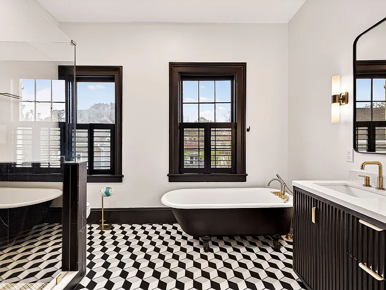 313 W Bolton St — Photo 23