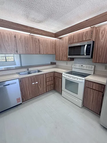 3511 Village Blvd Photo 1