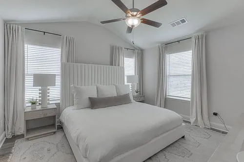201 Residences — Photo 7