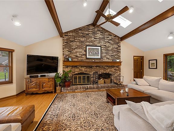 3rd image of 8206 Duvall Cir