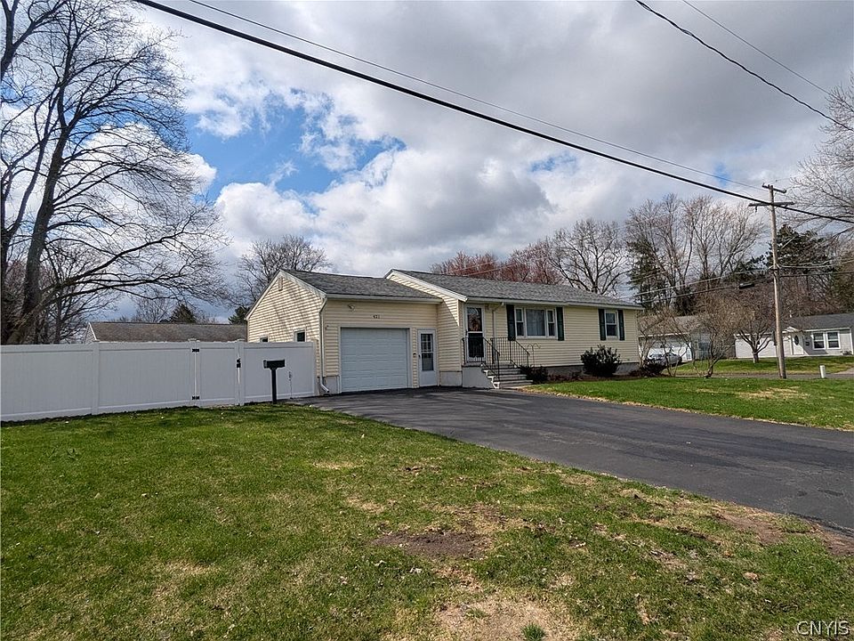 1st image of 421 Wells Ave W