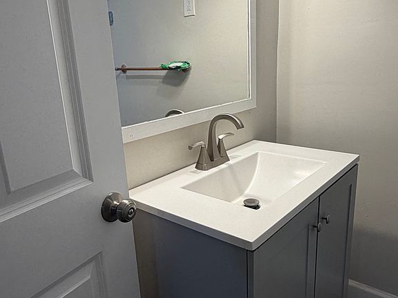 5th image of 153 Maple St Floor 2