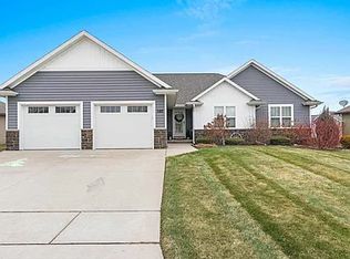 582 Pebblestone Cir, Oneida, WI 54155
