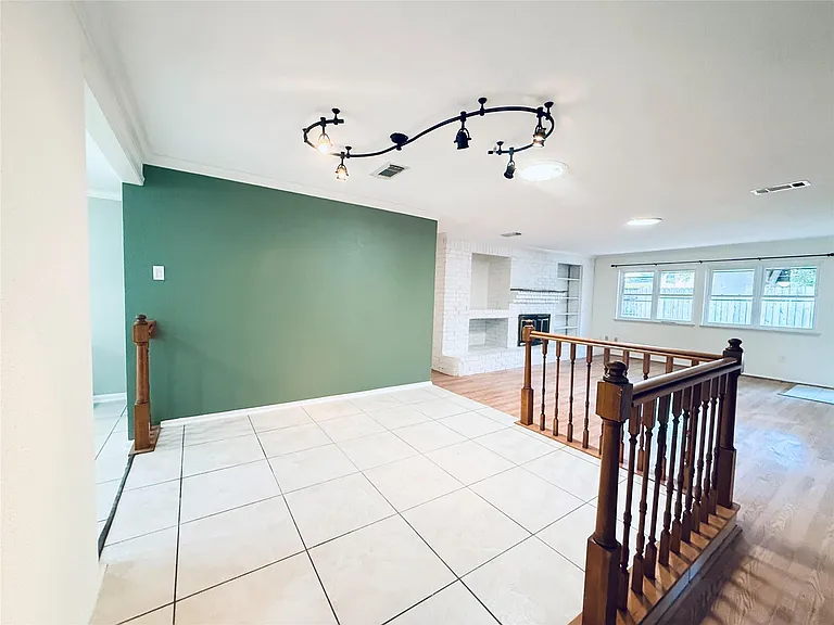 16439 Hickory Knoll Dr — Photo 3