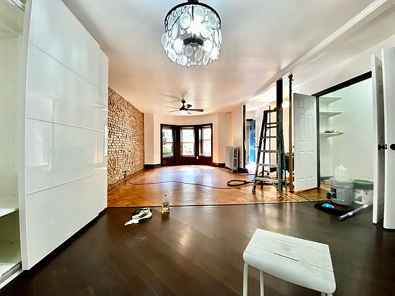3rd image of 12 Parkside Ct #1