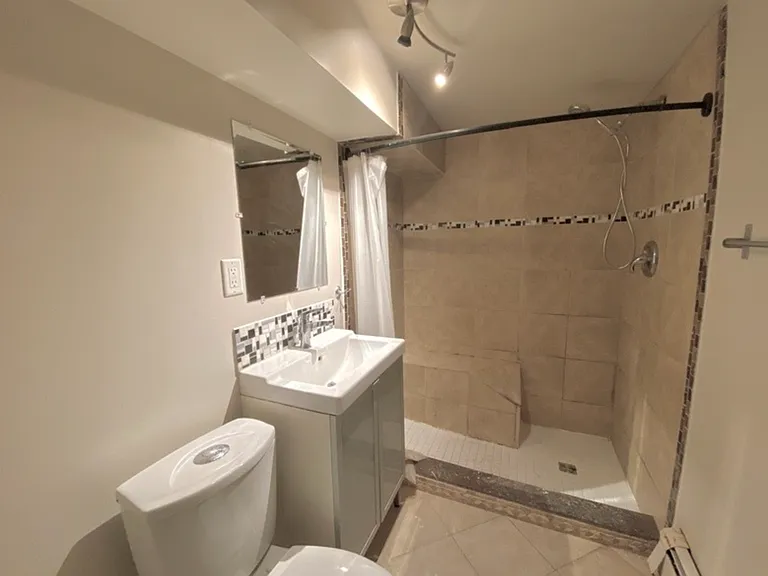 147 Holton Ave S #1 — Photo 5