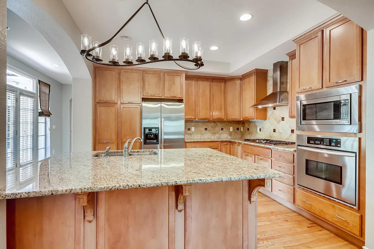 3 bed, 2450 sqft, $3,725 — Photo 3