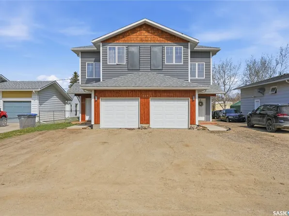 141 Queen Street #A-B, Elbow, SK S0H 1J0