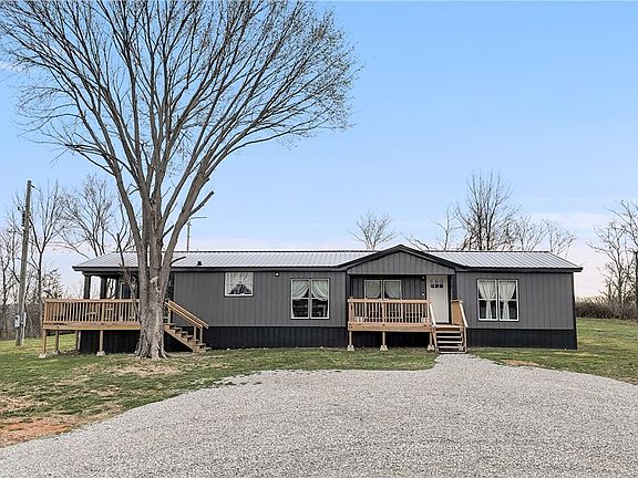2nd image of 16062 Farm Road 1115