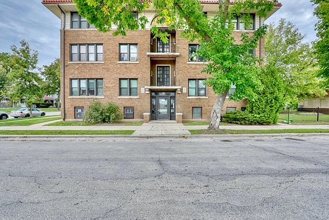 1st image of 136 W Meinecke Ave #7