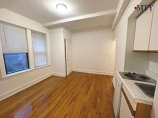 5th image of 155 E 52nd St APT 5K