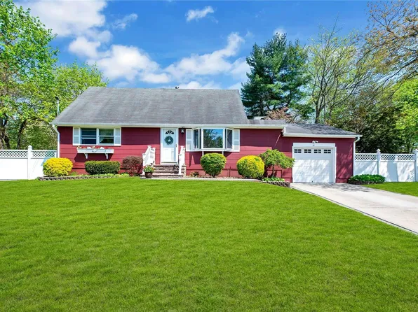 18 Lehigh Avenue, Centereach, NY 11720