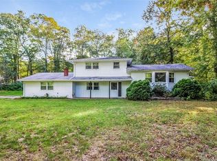 16 East Dr, Gales Ferry, CT 06335