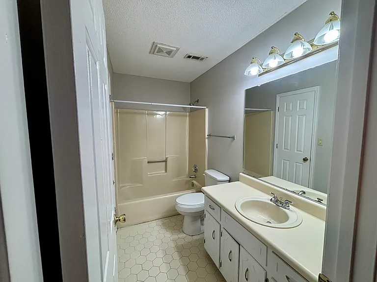 2139 Holt St — Photo 10