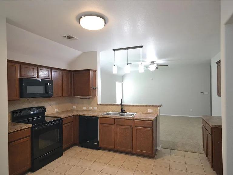 228 Falcon Ln — Photo 3