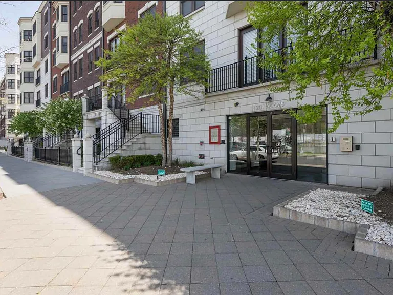 1200 Grand St #525 — Photo 8