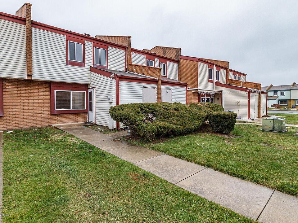 1st image of 8 Foxwood Ct #94