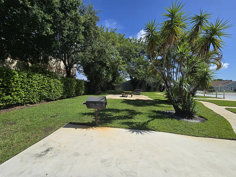 1530 Royal Forest Ct — Photo 48