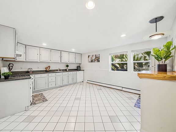 2nd image of 14-16 Moore St