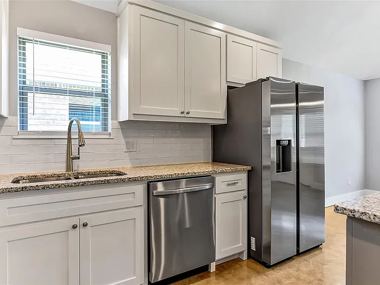 2205 N Hickory St — Photo 6