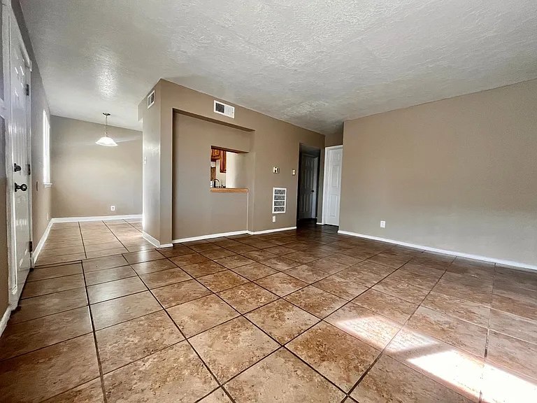8101 Marble Ave NE — Photo 20