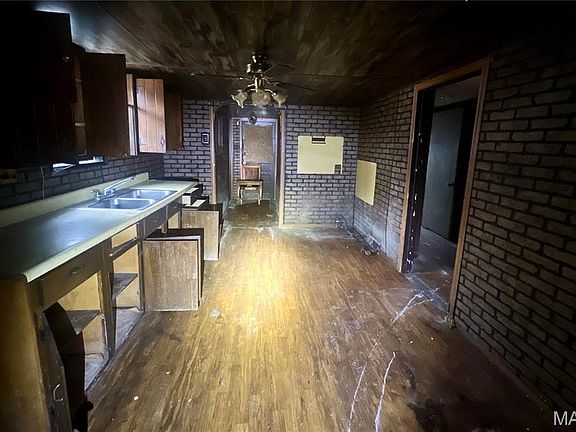 4th image of 7497 Rowles Ave