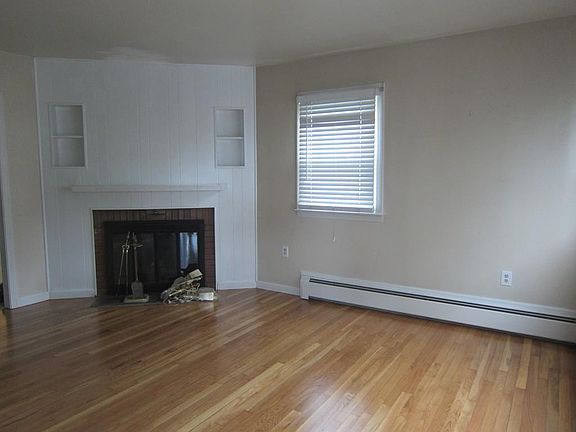3rd image of 19 Lexington St